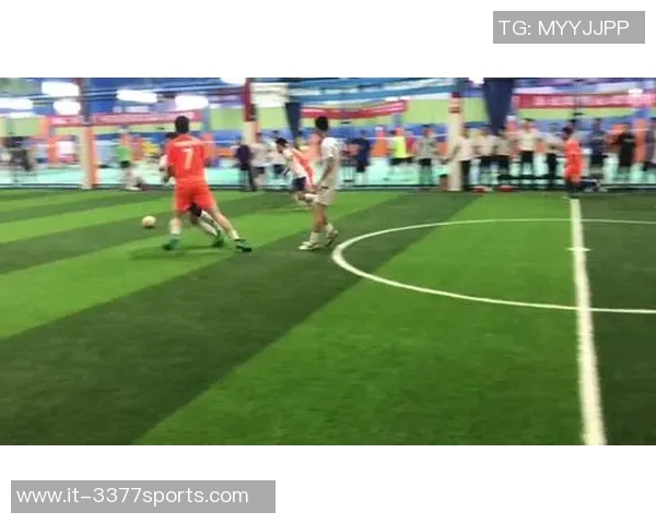 天下足球守门员的荣耀与挑战：守护球门的英雄故事与技巧解析